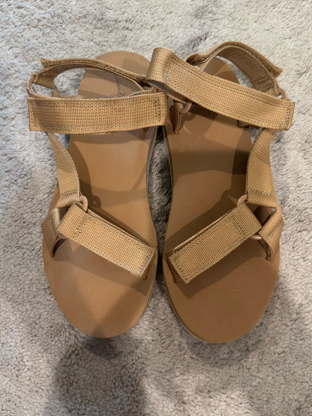 Universal Thread Tan Strappy Sport Sandals